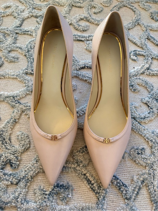 Tory Burch Shoes - Tory Burch Pale Pink Pointed-Toe Leather Pumps with Logo Accent